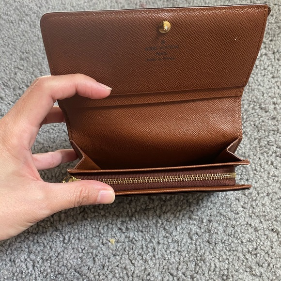 LV Wallet - Picture 12 of 16